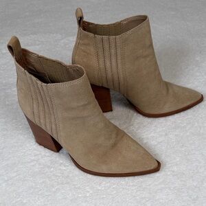 Vince Camuto  Verona Suede Women's Stacked Heel‎ Tan Ankle Boots Size 9.5M